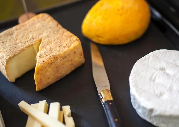 Le Colombier 4* ويسانت