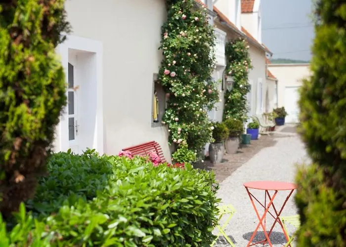 Le Colombier 4* ويسانت